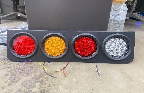 ไฟท้ายกลม 4 ตอน ซ้าย/ขวา ฝรั่งเศส X แป้นดำ